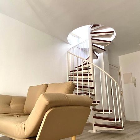 Spiral Stairs Duplex Apartment Figueres  Exterior photo