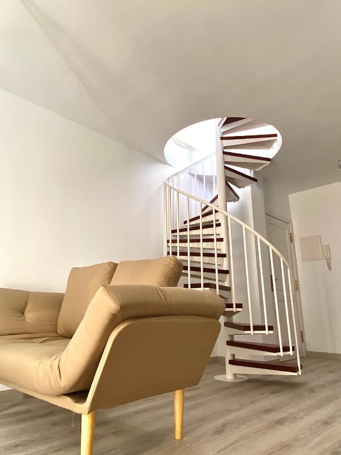 Spiral Stairs Duplex Apartment Figueres  Exterior photo