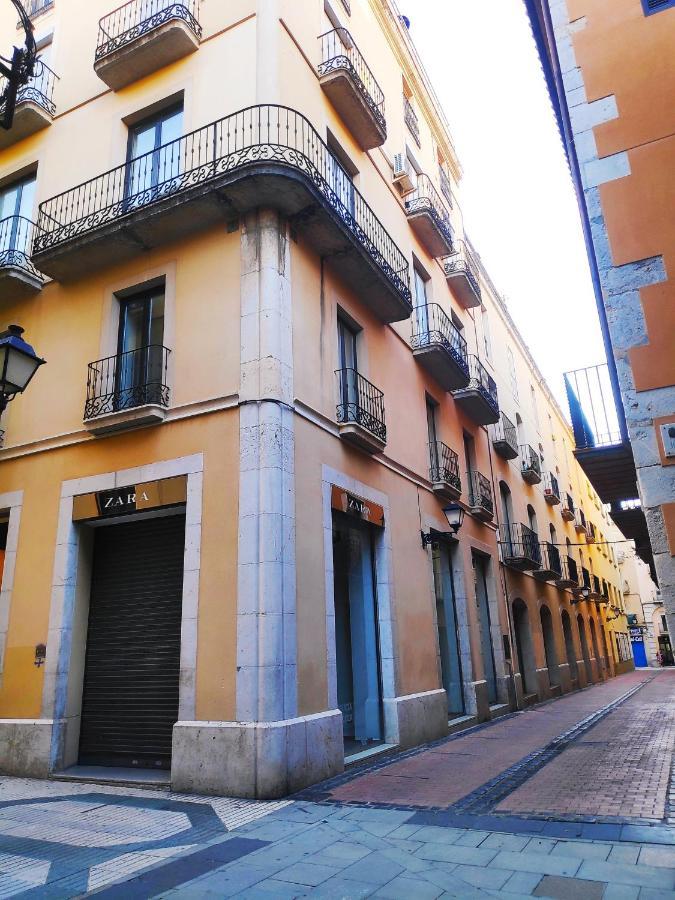 Spiral Stairs Duplex Apartment Figueres  Exterior photo