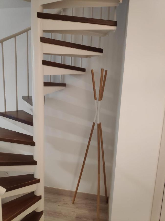 Spiral Stairs Duplex Apartment Figueres  Exterior photo