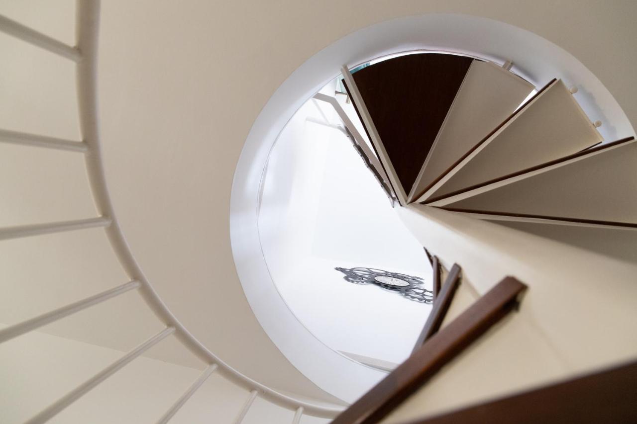 Spiral Stairs Duplex Apartment Figueres  Exterior photo